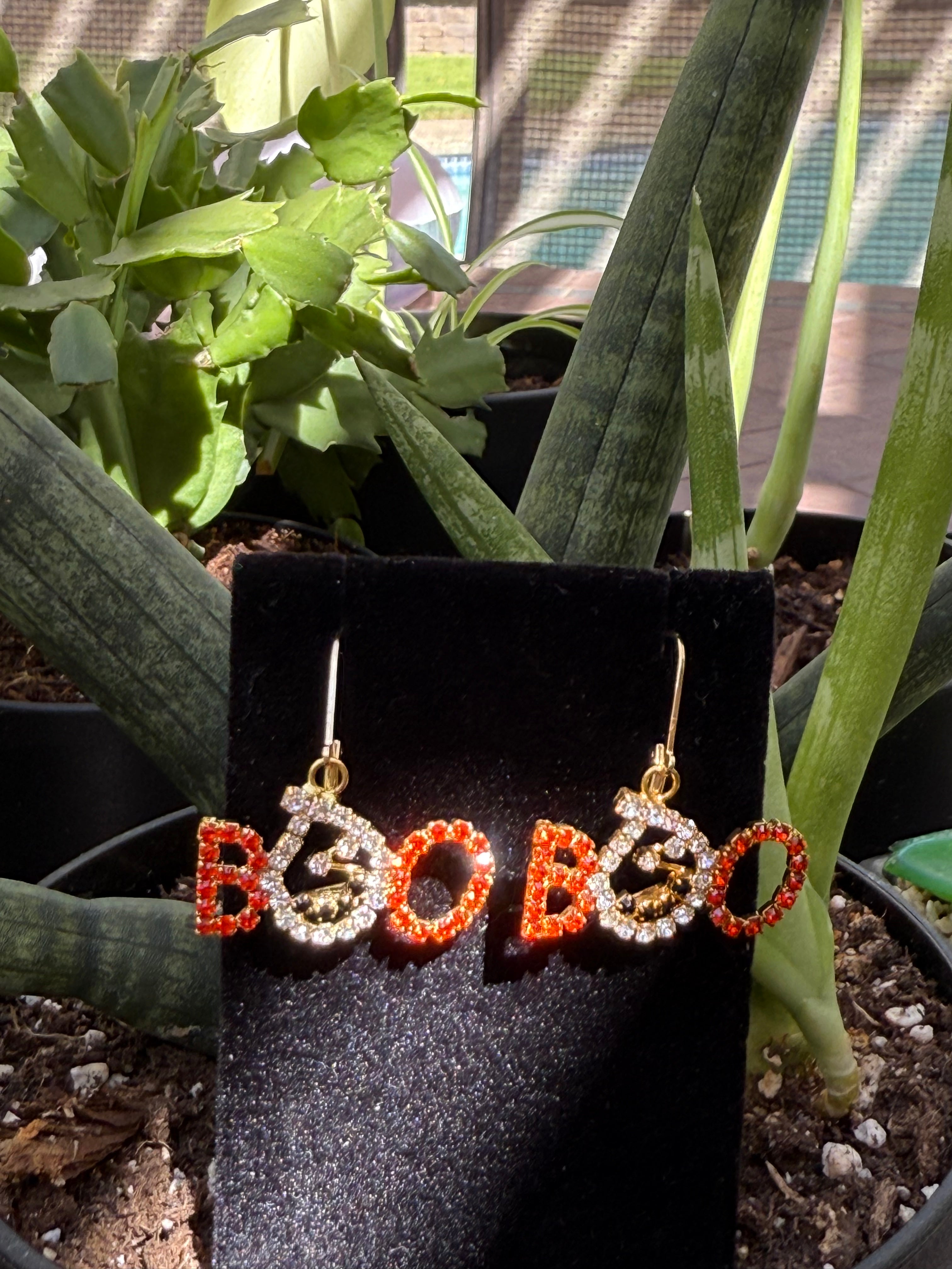 🎃 Clasp Dangle BOO Earrings – Halloween Sale!
