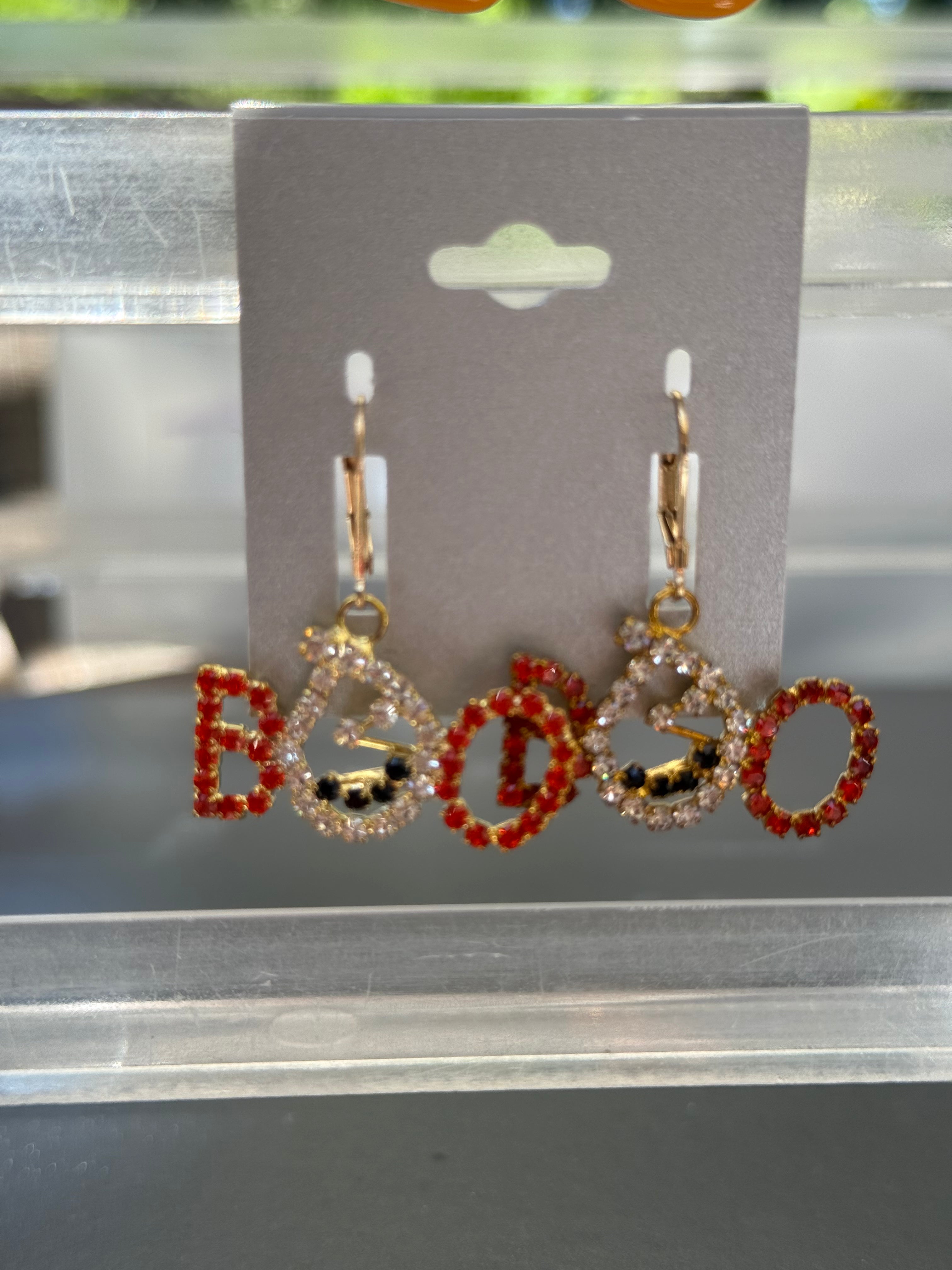 🎃 Clasp Dangle BOO Earrings – Halloween Sale!